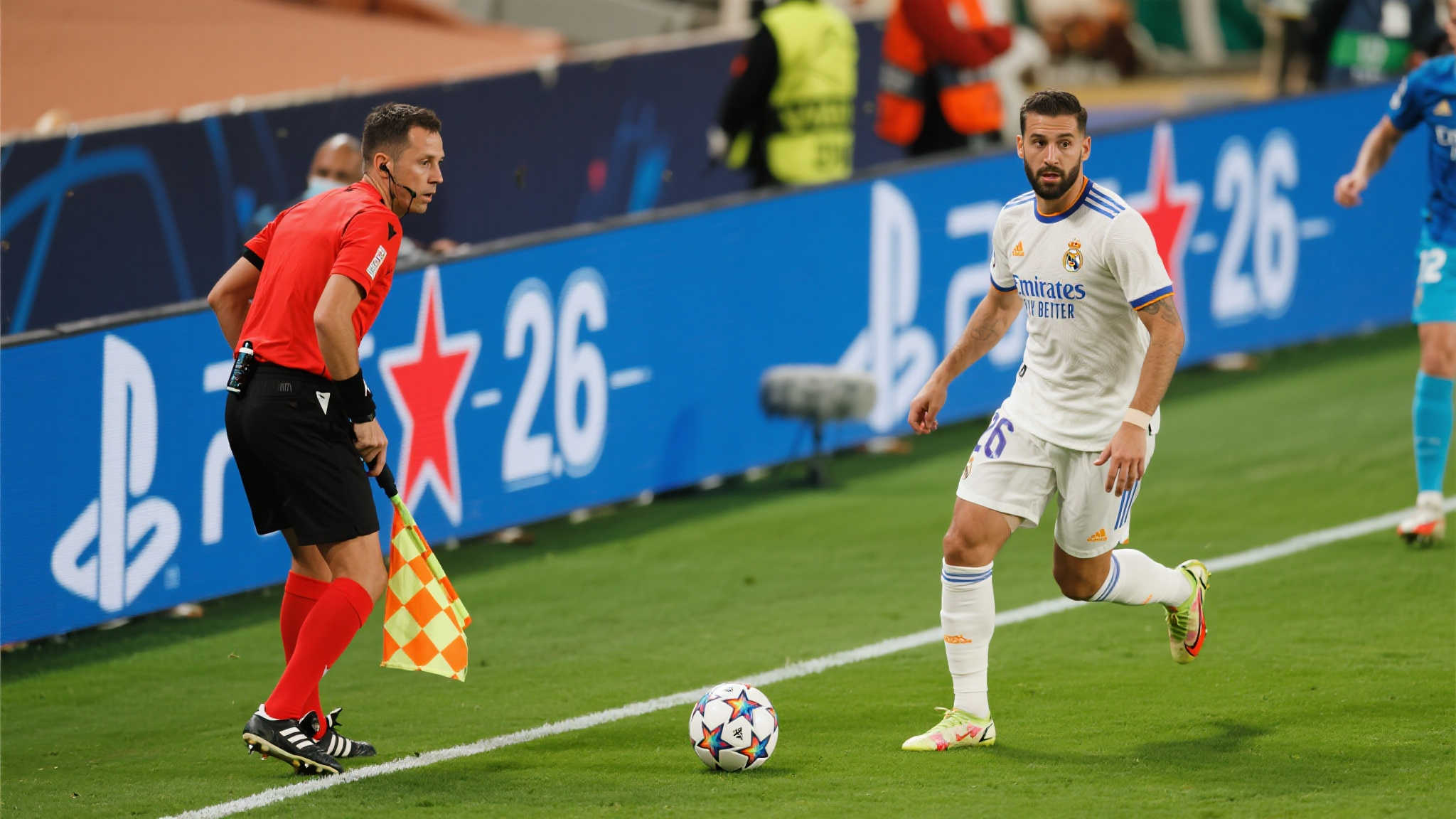 与此同时，从西班牙飞抵摩洛哥参加世俱杯征程— 的皇